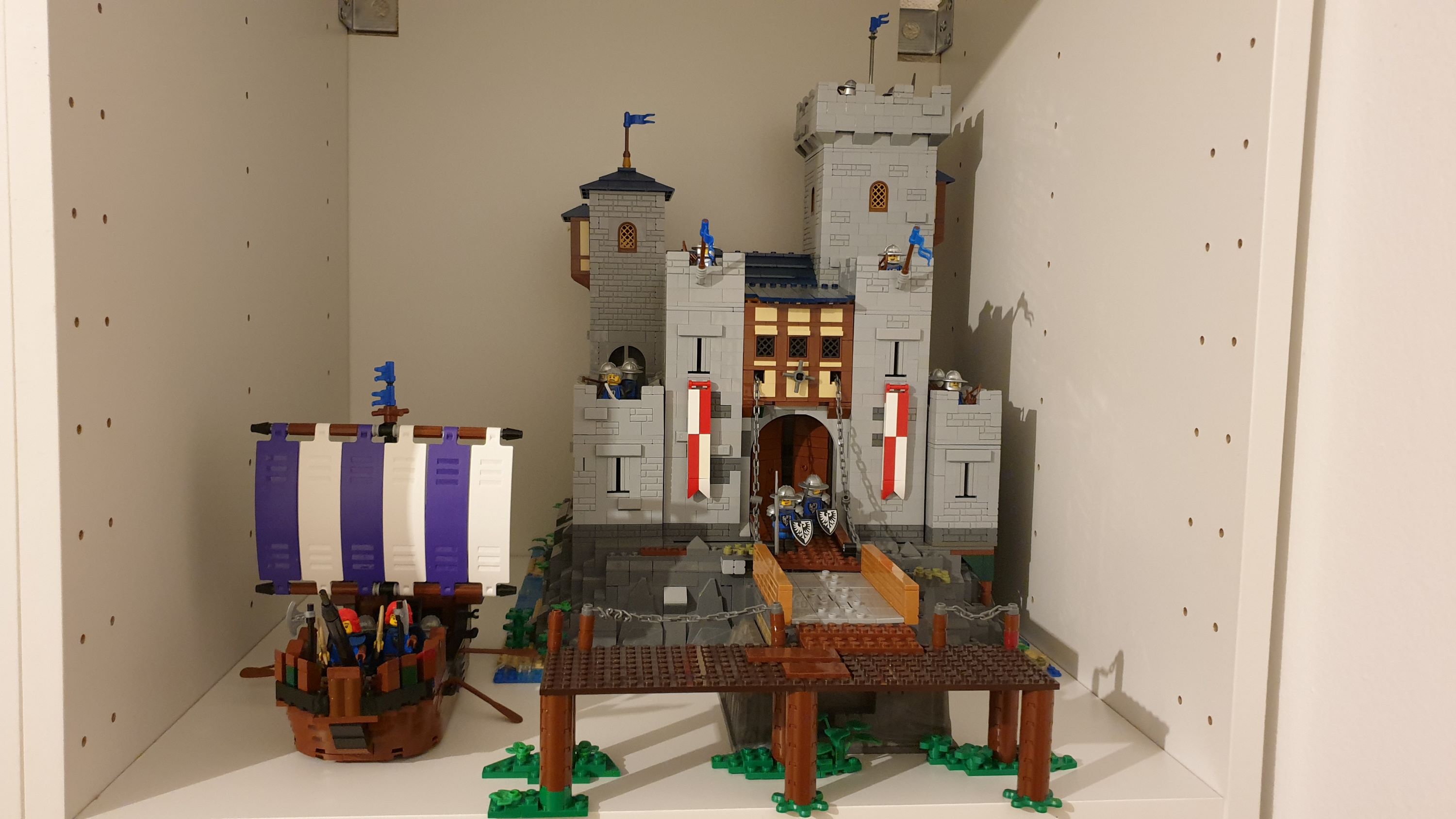 Burg der Falkenritter Burg der Falkenritter